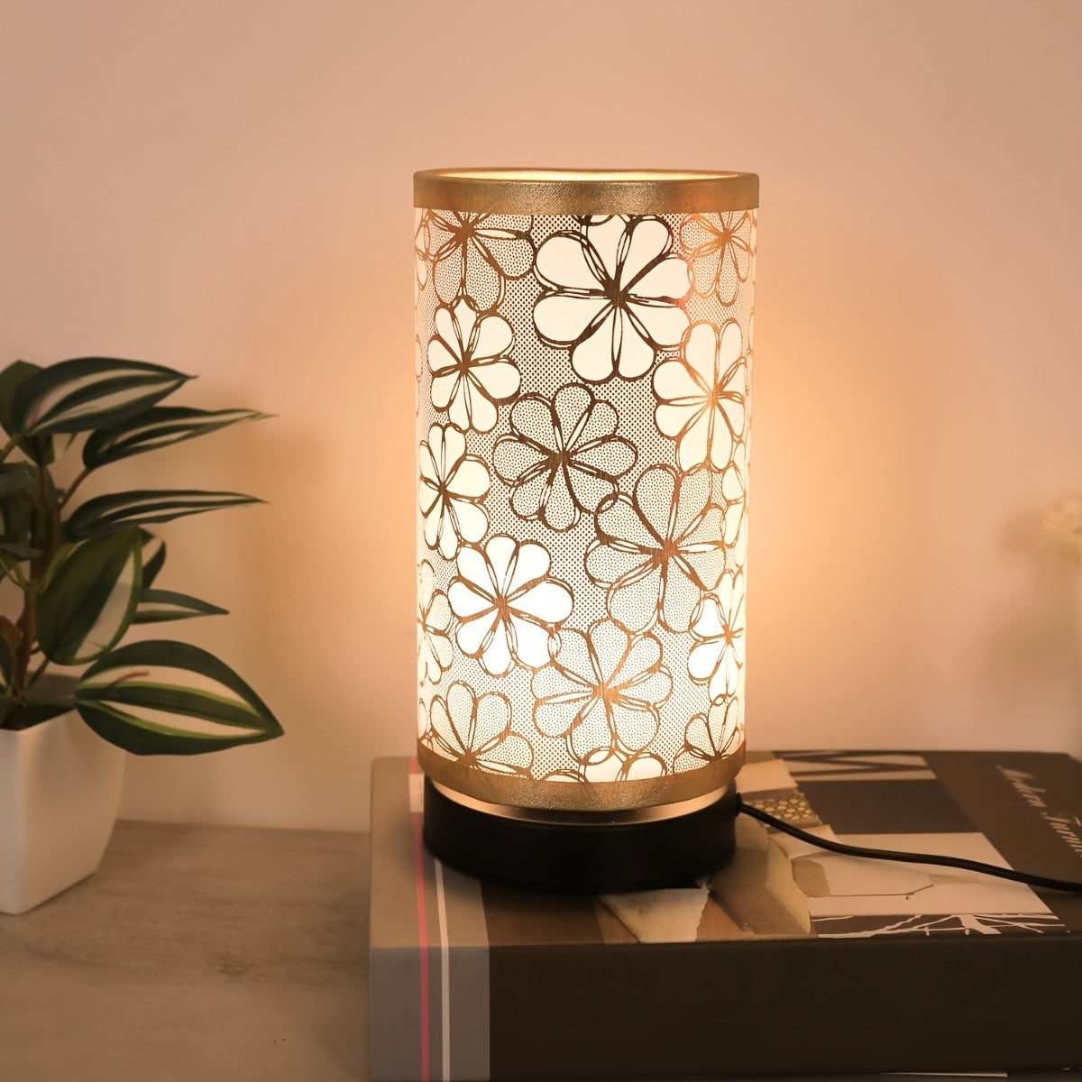 Floral USB Table Lamp | Warm Ambient Decorative Light With A Cut Sunflower Patterned Shade Design